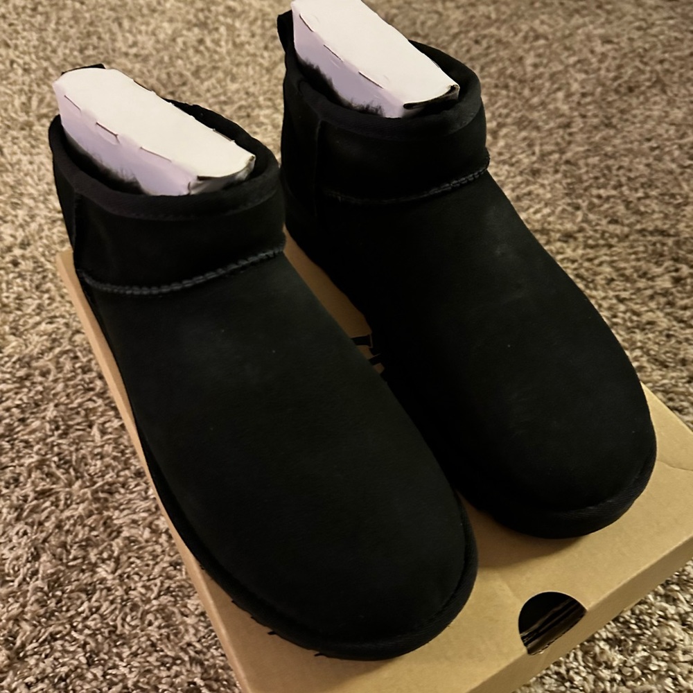 Women Black  UGG classic mini size 9